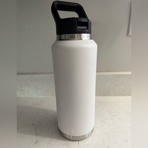 🤍Yeti 46oz White Water Bottle w/ Straw Lid